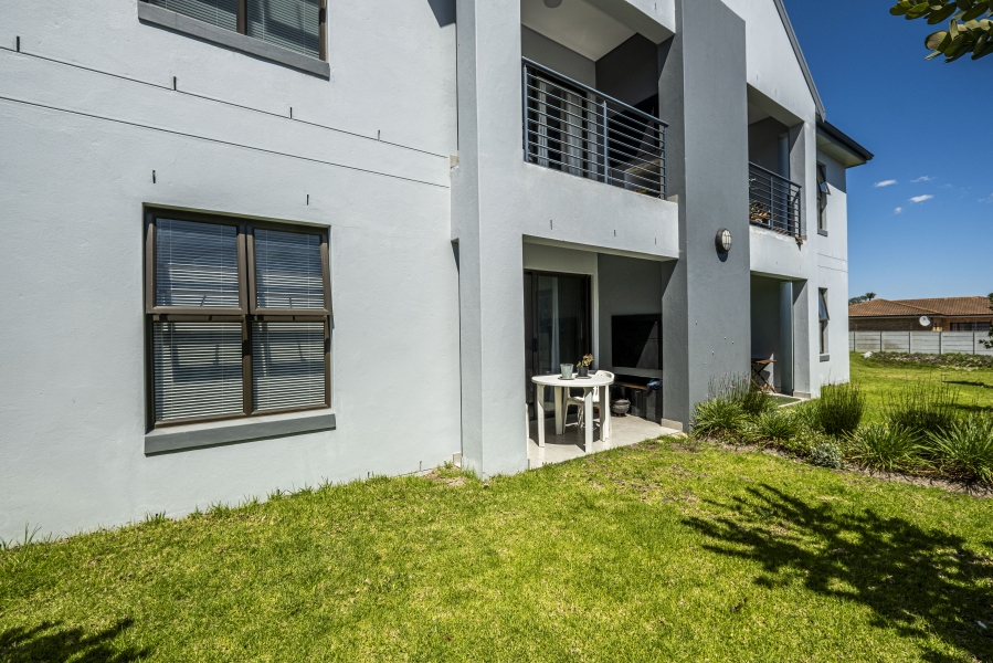 2 Bedroom Property for Sale in Loucharmante Western Cape